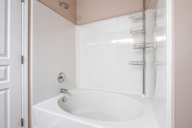 Building Photo - Conveniently located 2-bedroom, 2.5-bathroom home in Morrisville, NC