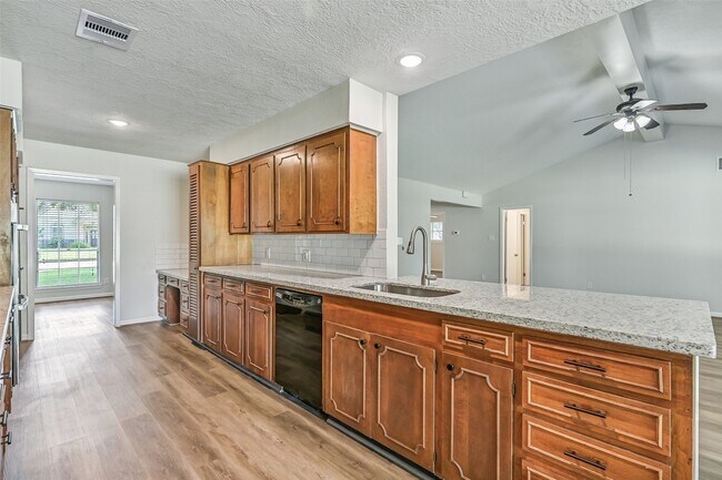 Building Photo - 502 Misty Ln