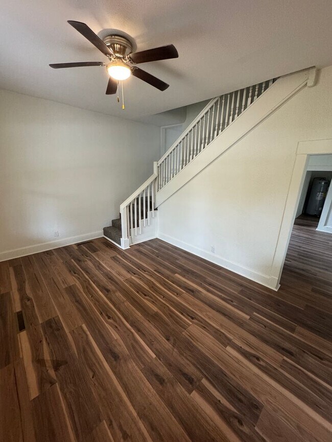 Building Photo - 3+ bedroom/2 bath house