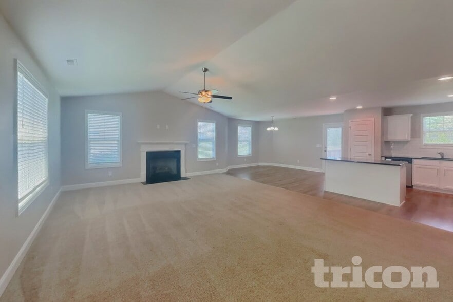 Building Photo - 85 Arrow Ln