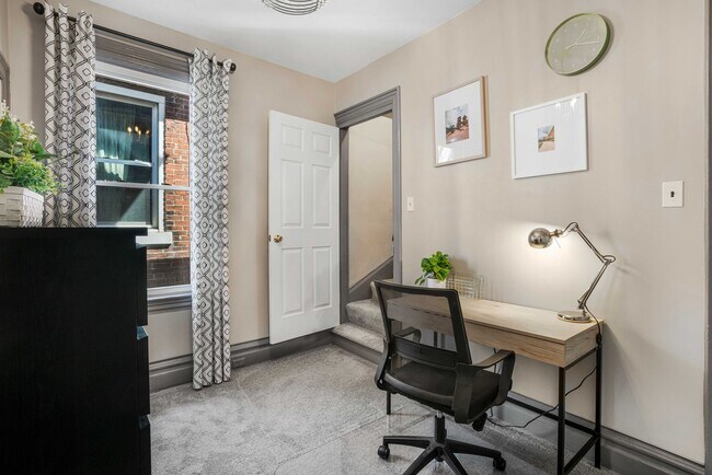 Building Photo - Fully Furnished 3 Bedroom Townhome in Central Lawrenceville