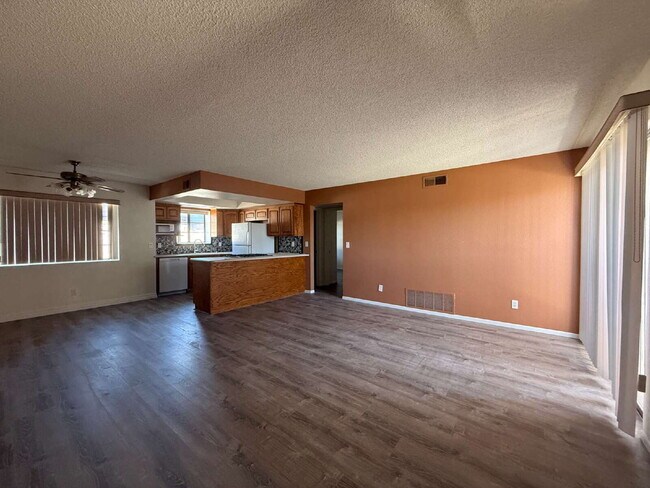 Building Photo - New Flooring, no carpet. 2bed 2bath Gated Community with a Swimming Pool