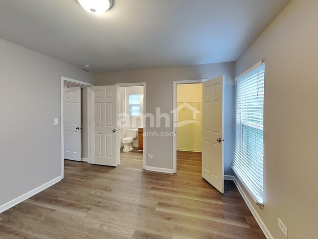 Building Photo - 2202 Henning Pl