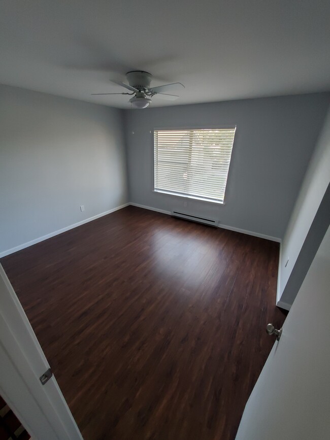 Master bedroom - 541 W Alton Ave