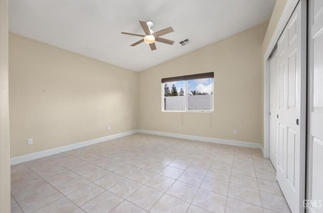 Building Photo - Beautiful Home in the Gated Community of G...