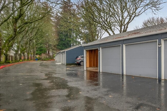 Building Photo - 12600 SE Freeman Way