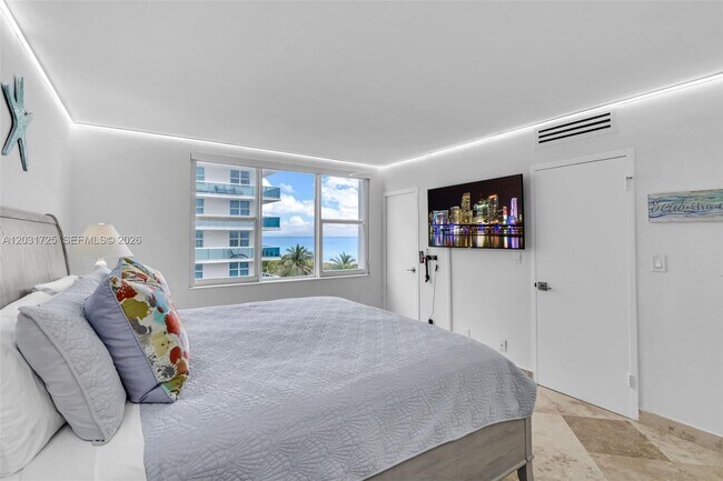 Building Photo - 9195 Collins Ave