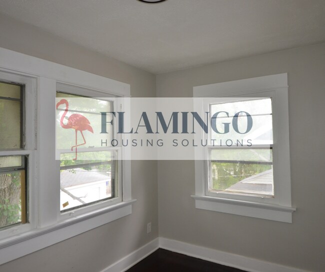 Building Photo - 565 Kenwood Ave