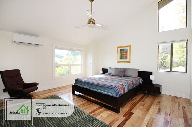 Building Photo - 3350 Mountain Oak Dr