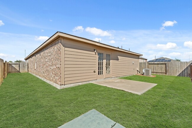 Building Photo - 1001 Strawberry Ridge Dr