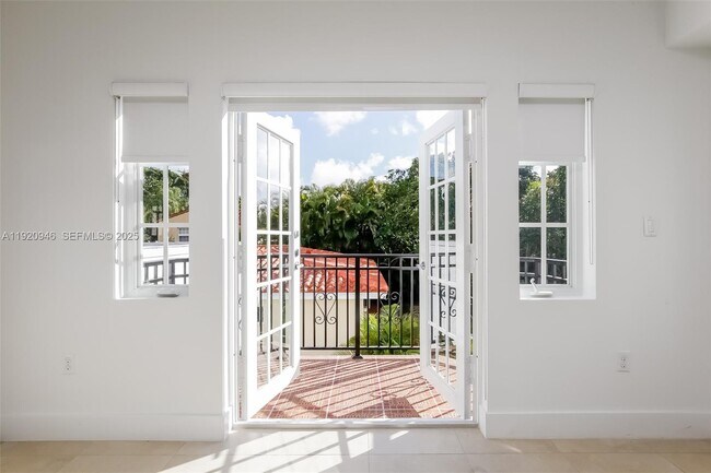 Building Photo - 1916 Ferdinand St