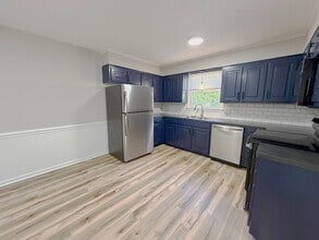 Building Photo - City Townhome – 2 Bed, 1.5 Bath + 2 Parking Spots!