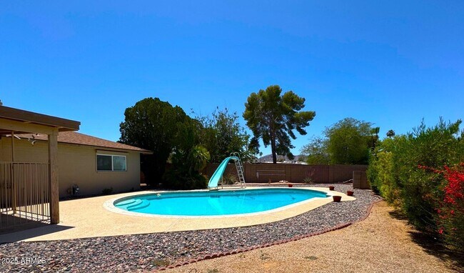 Building Photo - 3625 E Garden Dr