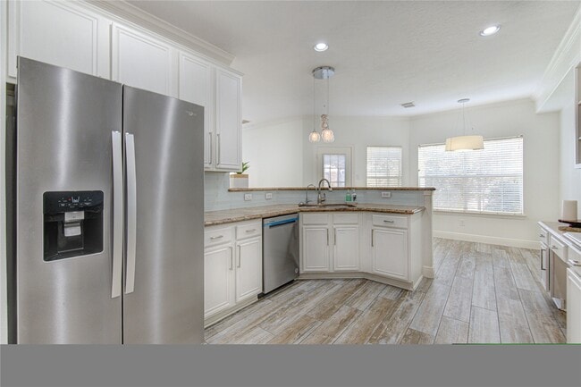 Building Photo - 1115 Enclave Square E