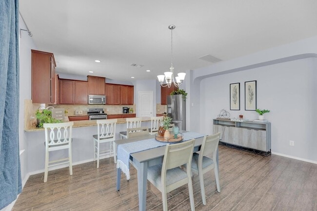 Building Photo - 5812 Pescia St