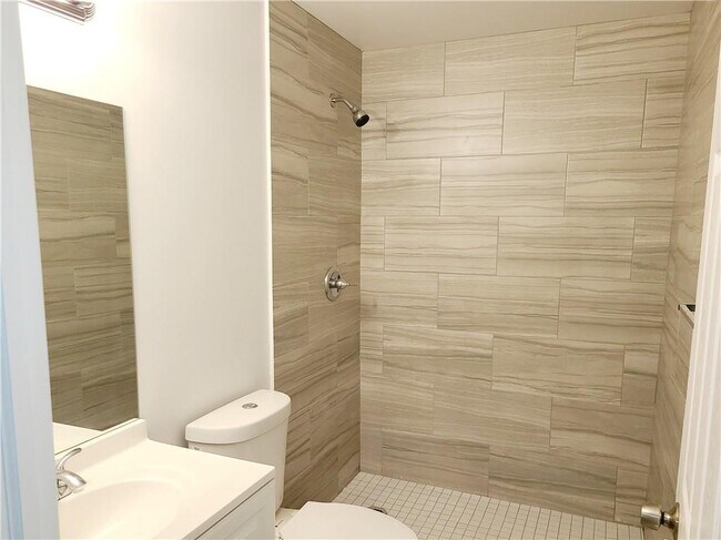 Building Photo - 2326 Taft St