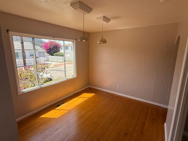 Building Photo - 3-Bedroom Single Family Home in Richmond Annex / El Cerrito Area