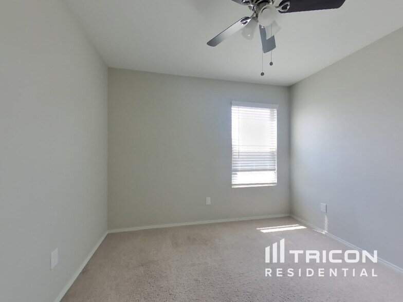Building Photo - 340 Blue Crow Ln