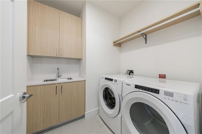 Building Photo - 2425 Peachtree Rd NE