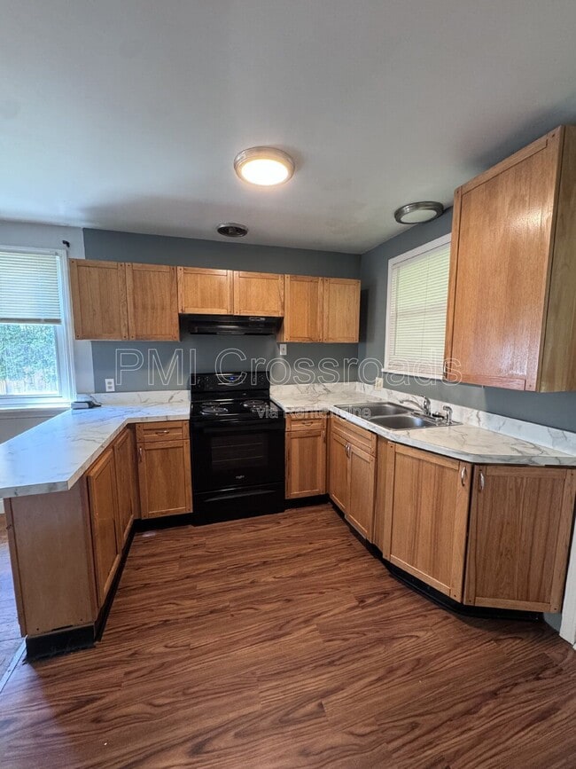 Building Photo - 2876 Hudson Dr