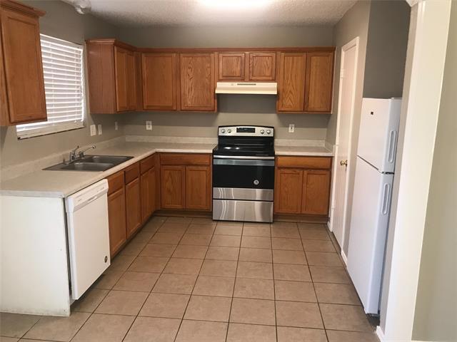 Building Photo - 2703 Clayton Oaks Dr