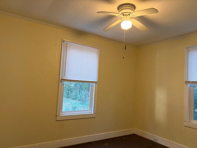 Building Photo - 407 Hemphill St