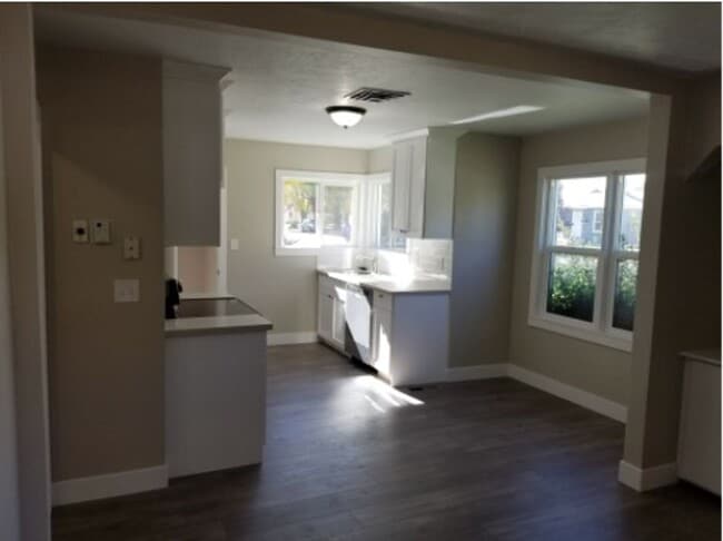 Building Photo - Lovely 2 Bed/2 Bath Home
