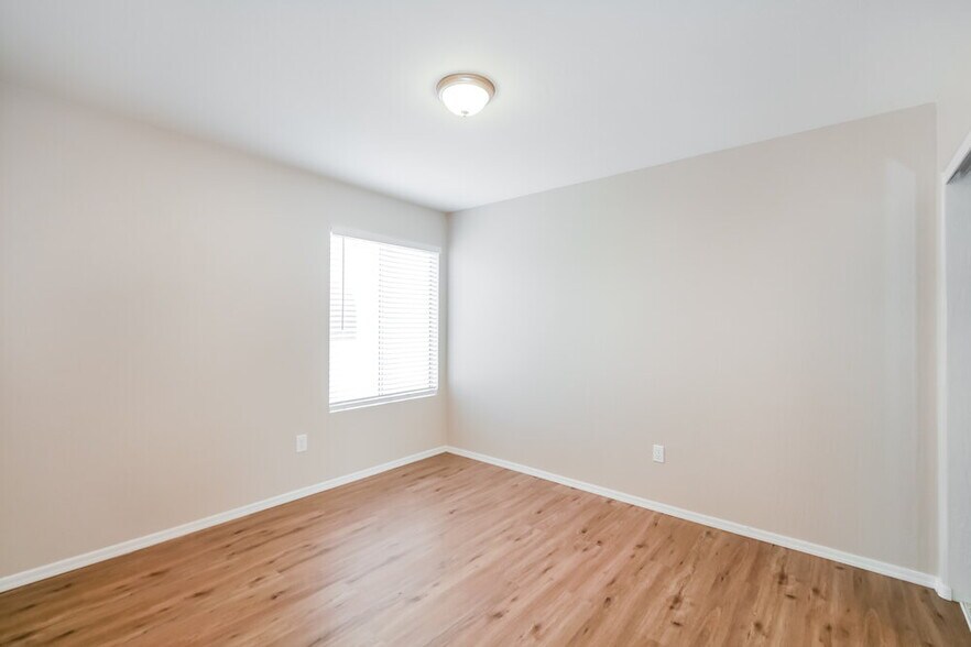 Building Photo - 1434 E South Fork Dr