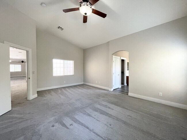Building Photo - Charming 3-bedroom, 2.5-bathroom home