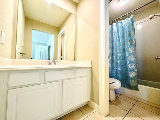 Building Photo - 2715 Cresthollow Ln