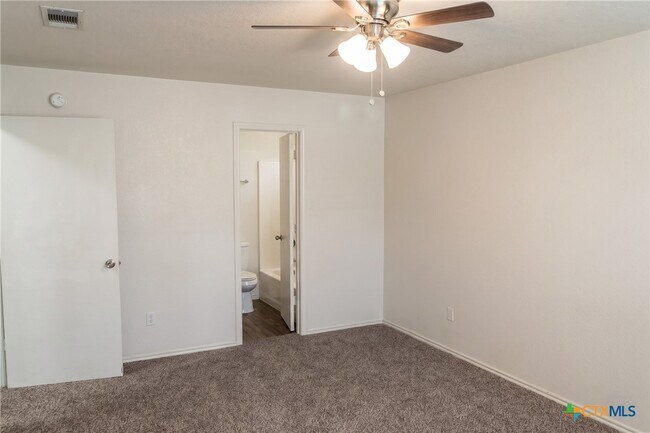Building Photo - 2706 Lucille Dr