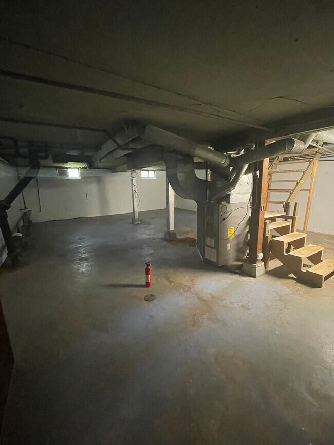 Building Photo - 3 Bedroom Single Family Home