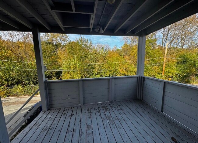 Building Photo - 725 Brummel St