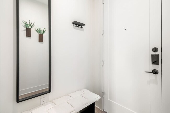 Building Photo - 701 Richmond Ave.