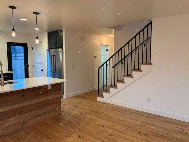 Building Photo - Find a piece of serenity in Historic Old Bend! (Unfurnished)