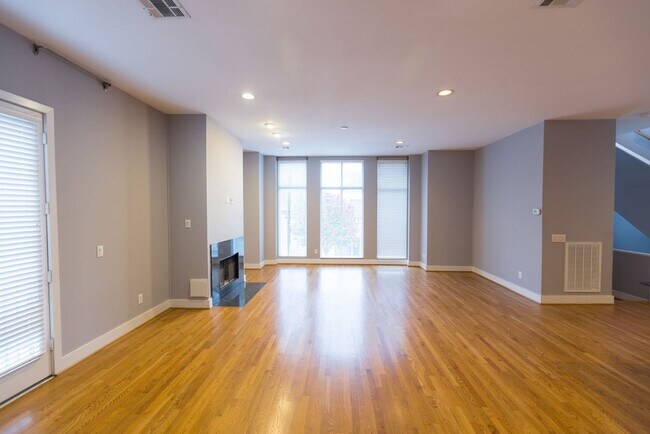 Building Photo - 2402 Morgan St