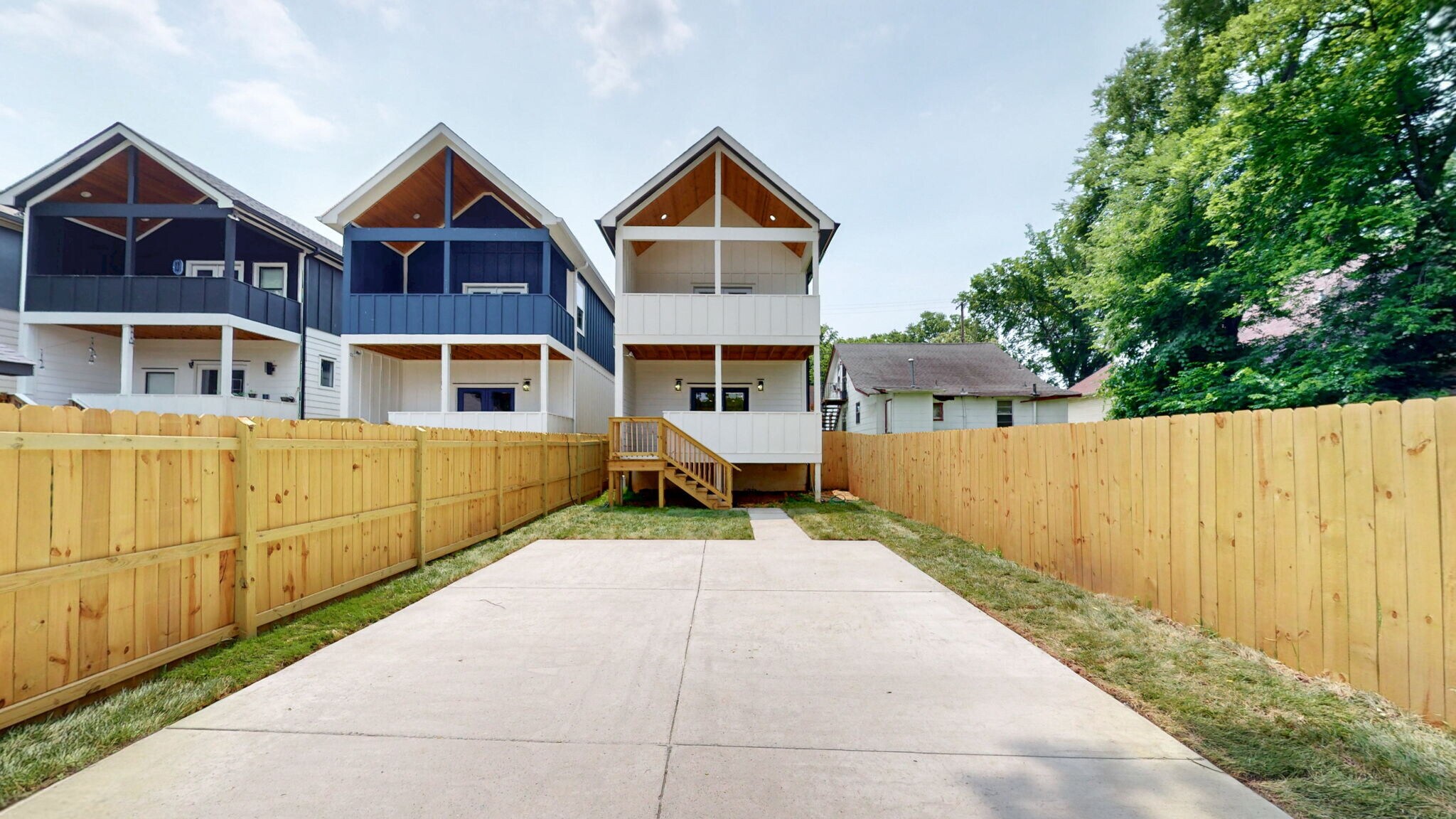 Building Photo - 2416 Albion St