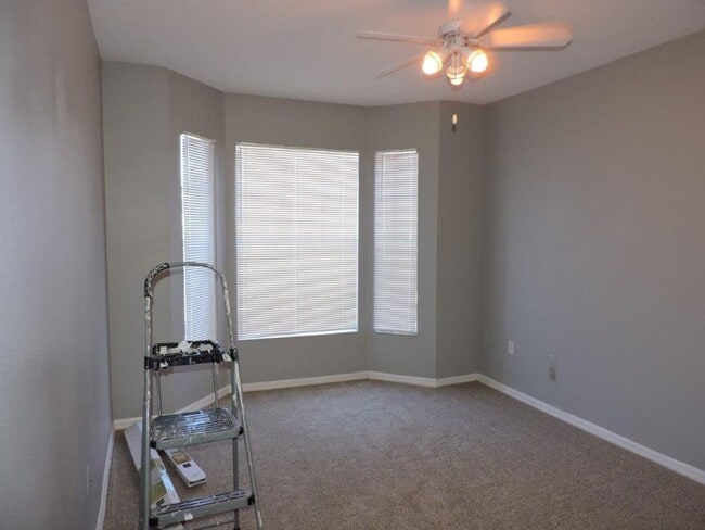 Building Photo - 2 db/2 ba Condo at The Palms Club - Community Pool & Fitness Center!