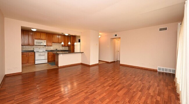 Building Photo - 675 Grove Terrace
