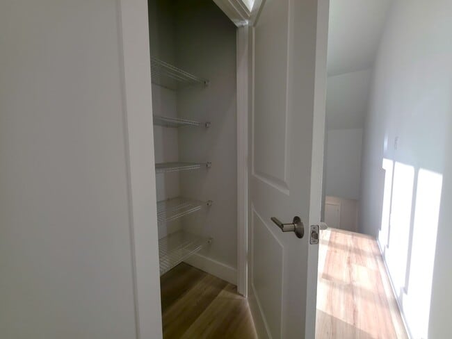 Building Photo - FOR RENT 3 bed, 3.5 bath, 3 level brand new condo