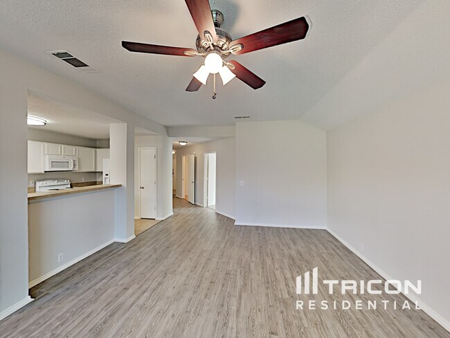 Building Photo - 704 River Run Dr