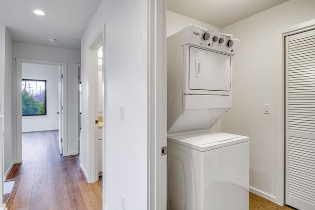 Building Photo - 186 NE Stanton St