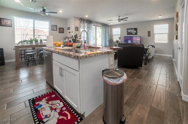 Building Photo - 111 Verde Rosa Dr