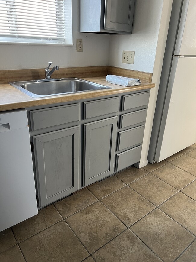 Building Photo - 307 N 1st St