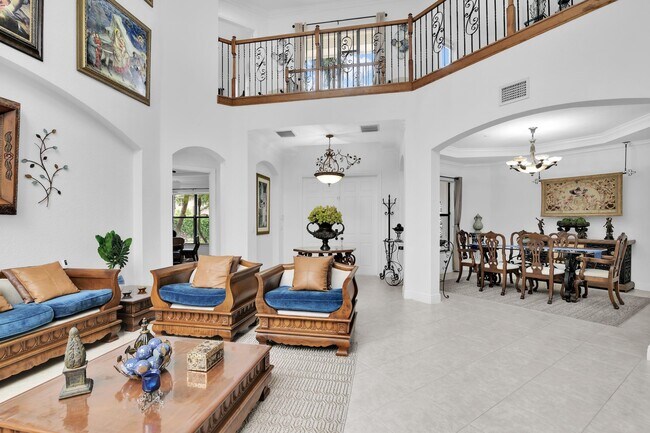 Building Photo - 10703 Versailles Blvd