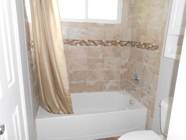 Building Photo - Spacious 4 Bed/2 Bath Home in Loveland