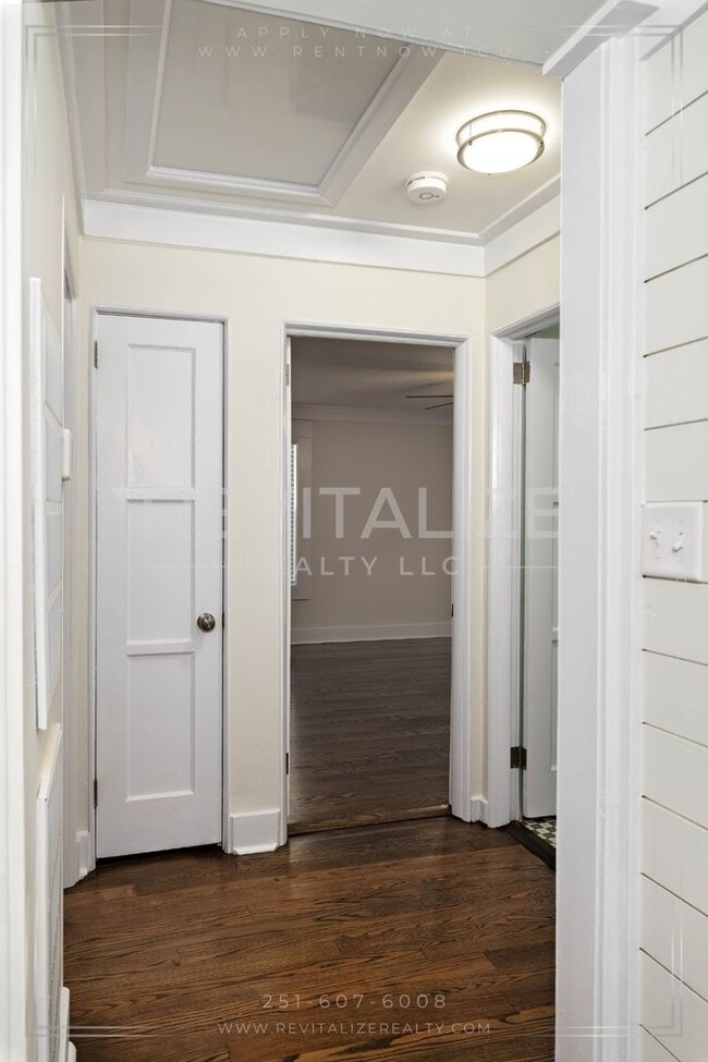 Building Photo - Gorgeous Spring Hill Home!