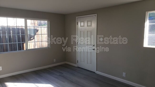 Building Photo - 322 Sweeney Rd