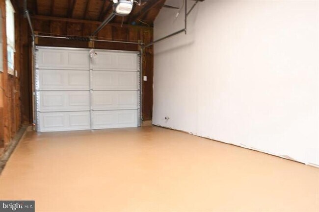 Building Photo - 3 Helen Ave