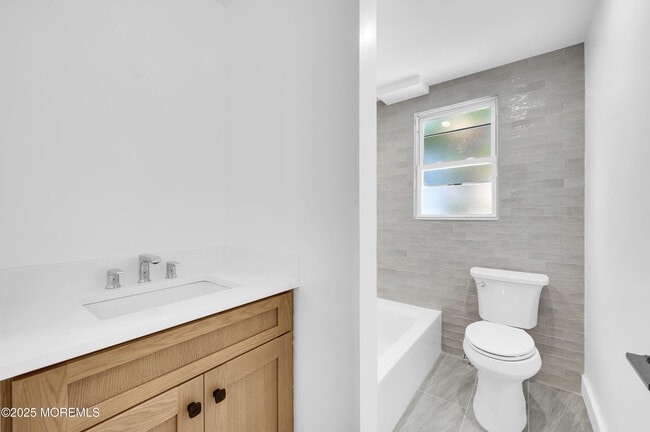 Building Photo - 231 Blaine Ave